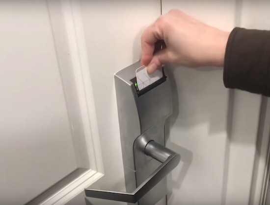 Elektronisches Türschloss in einer Arztpraxis bzw. Kanzlei Elektronisches Türschloss in einer Arztpraxis bzw. Kanzlei